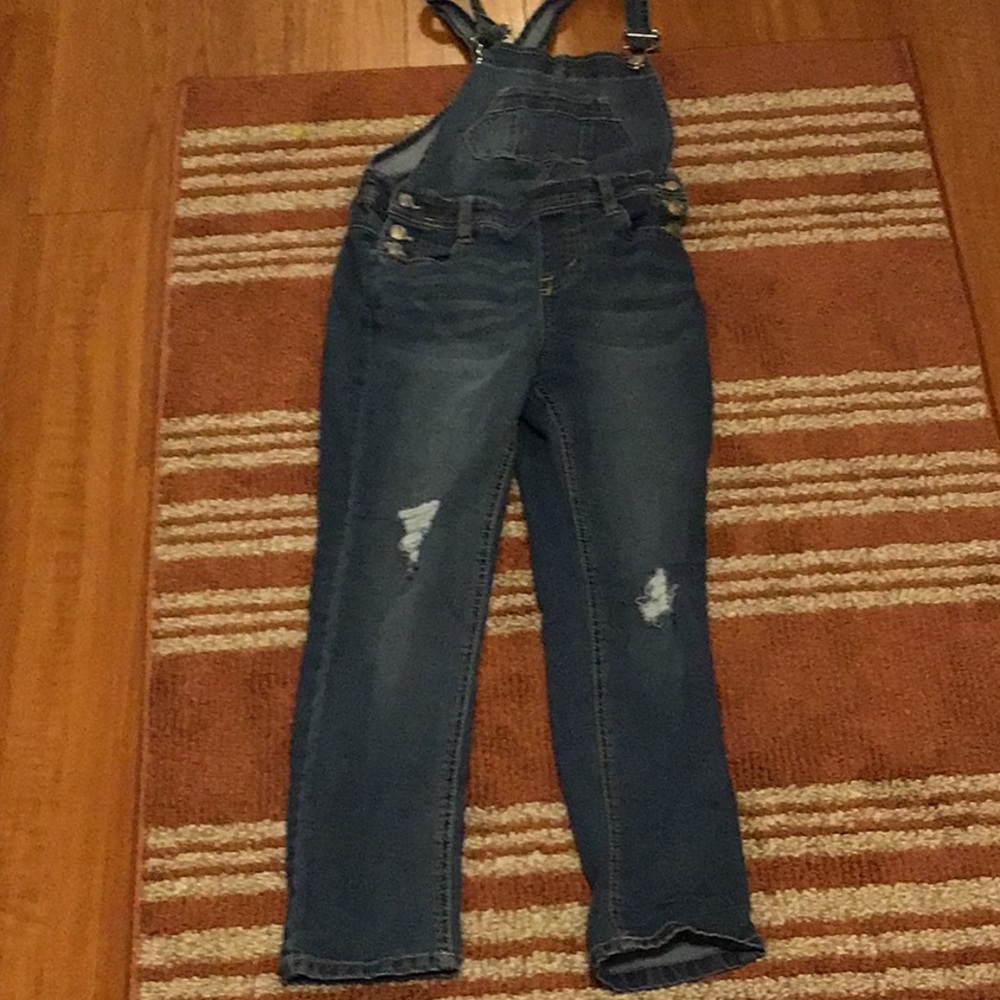 I’m selling a pair of Jean overalls